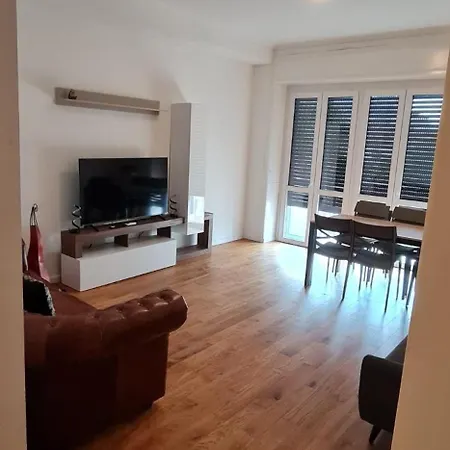 Centro Piazza Manzoni Wi Fi Gratuito Moderno Апартаменты Лекко