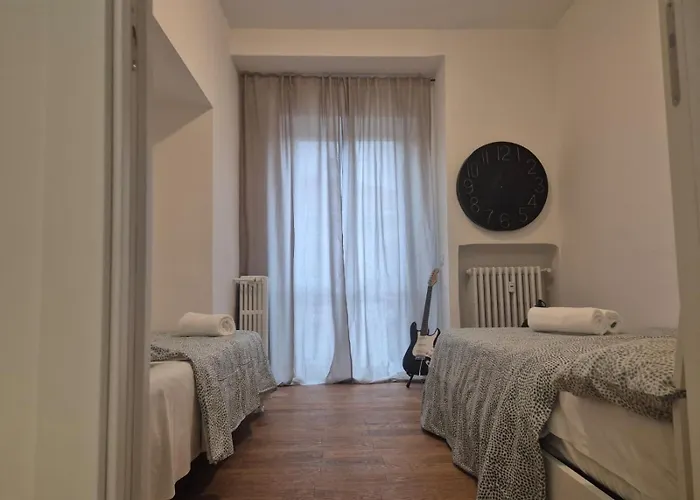 Centro Piazza Manzoni Wi Fi Gratuito Moderno レッコ