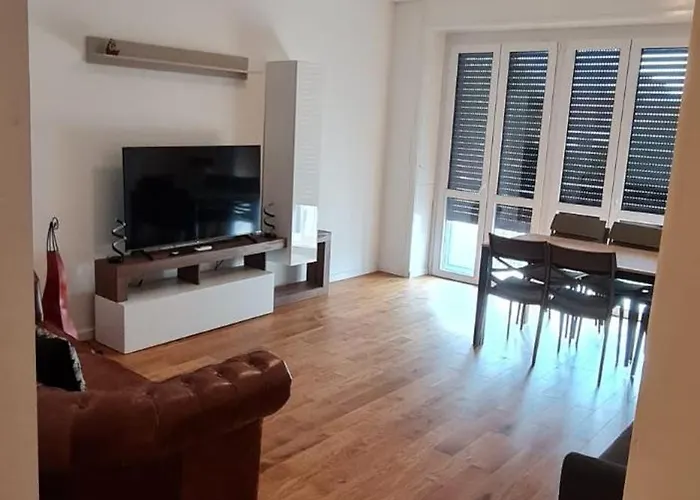 Centro Piazza Manzoni Wi Fi Gratuito Moderno アパート レッコ