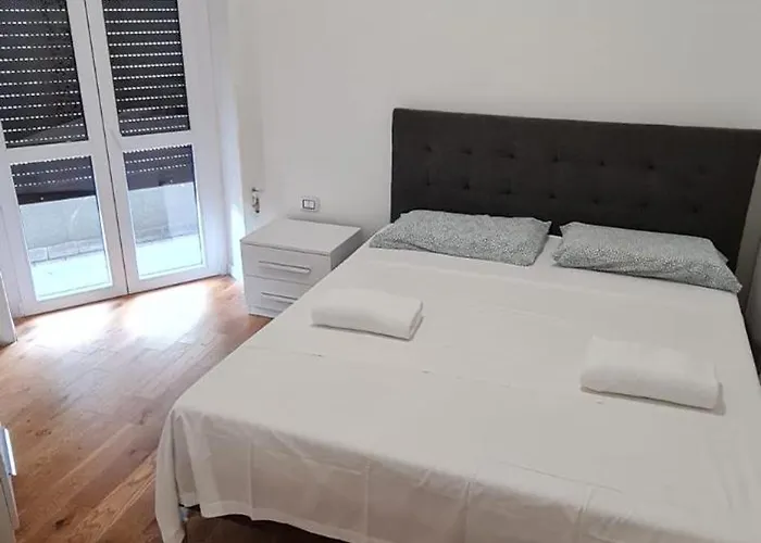 Centro Piazza Manzoni Wi Fi Gratuito Moderno レッコ